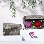 CARTERA PLATEADA BORDADA