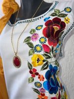 VESTIDO DE LINO BLANCO CON FLORES T-42 - Imagen 2
