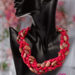 COLLAR DE SEMILLAS-ROJO CON CAFE
