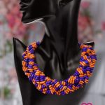 COLLAR DE SEMILLA-MORADO CON NARANJA